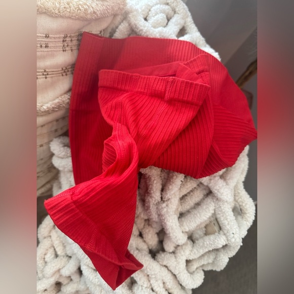 Women’s ribbed red ZYIA activewear shorts - Picture 3 of 5